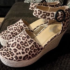 Leopard print wedges!!